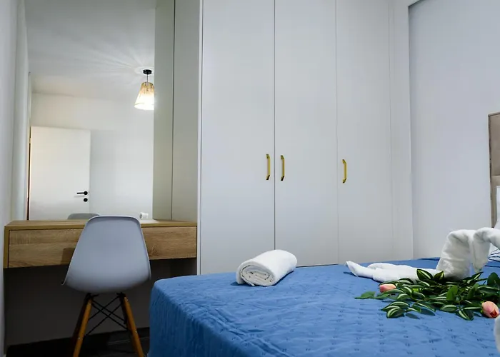 At Grandpa's Lejlighed Srima