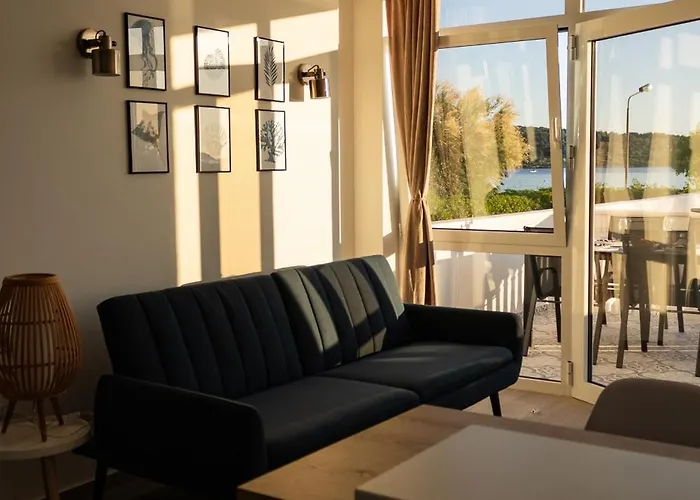 At Grandpa's דירה