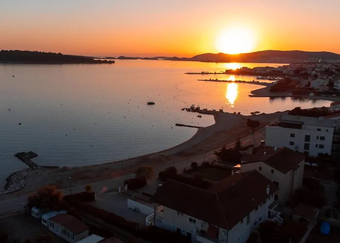 At Grandpa's דירה *