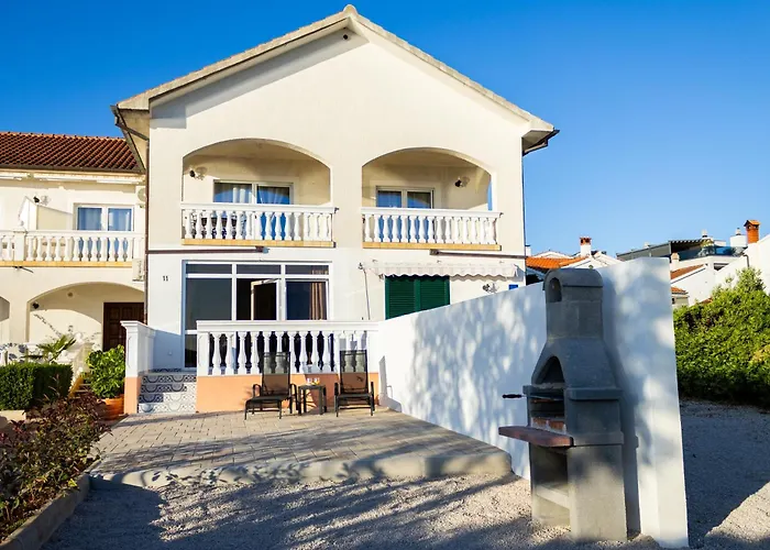 At Grandpa's Lejlighed *